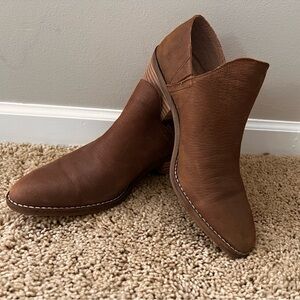 Lucky brand Chelsea booties